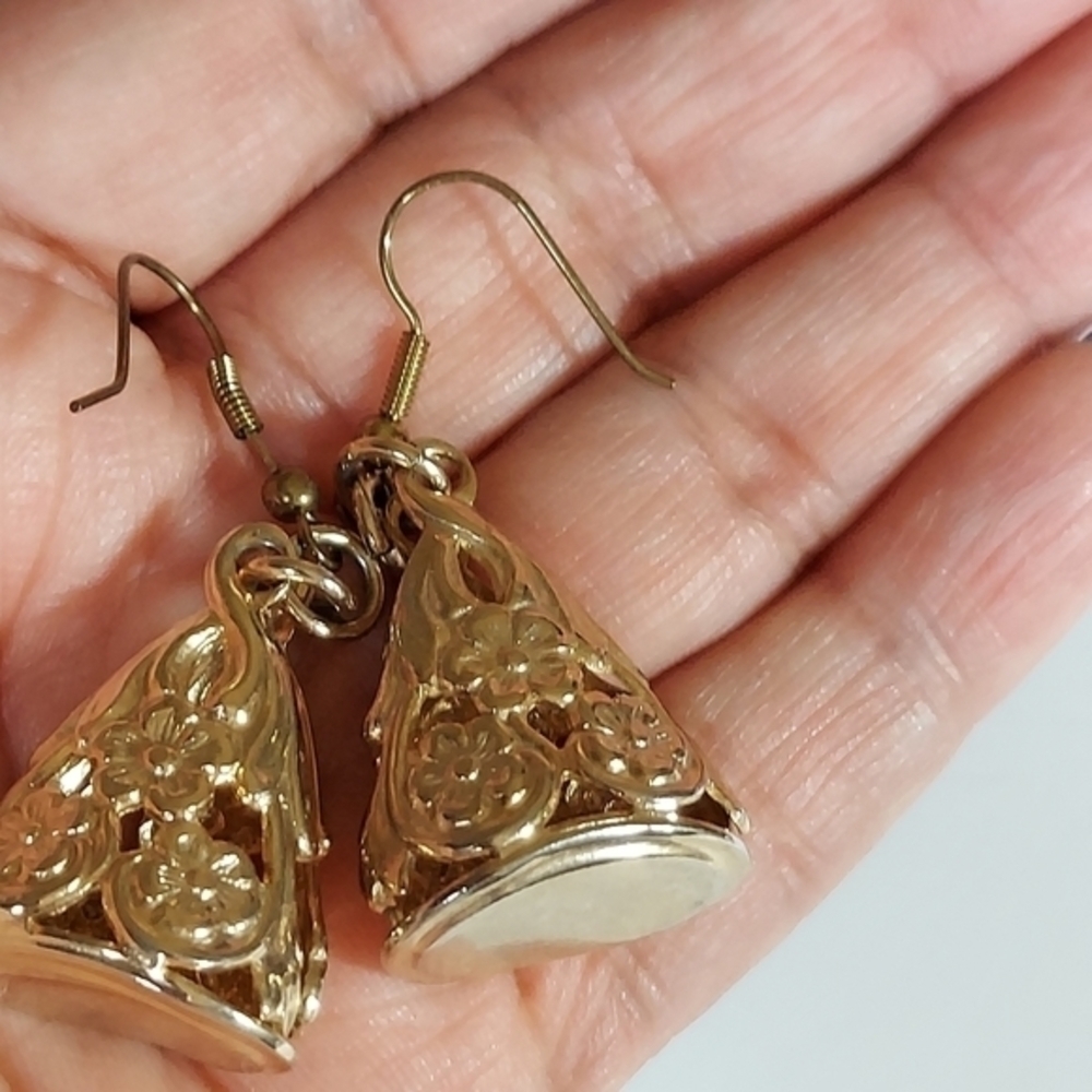 Vintage Goldtone Flower Filigree Pierced Dangled Earrings Wire Hooks - Picture 3 of 10